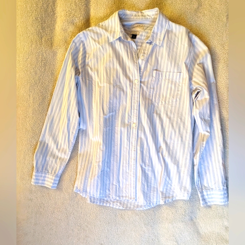 Universal Thread Button Down Top Medium